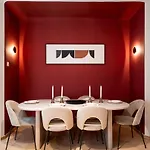 Red Diamond Elite -spacious Ultra Apartament