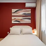 Red Diamond Elite -spacious Ultra Apartamento Bucarest