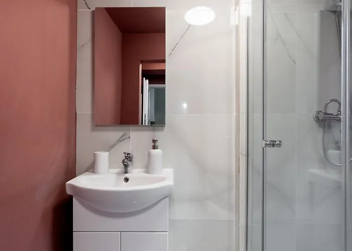 Red Diamond Elite -spacious Ultra Apartment